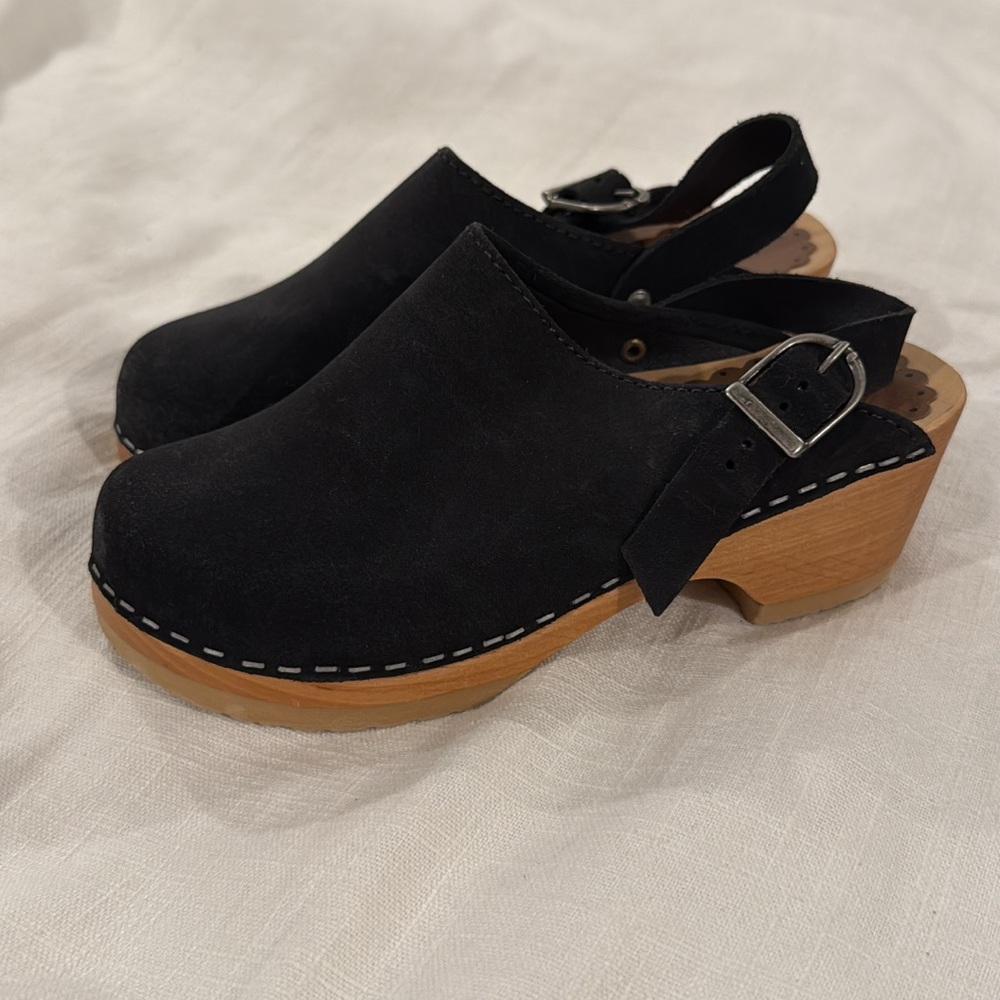 Hanna Andersson Black Slingback Clogs size 32
